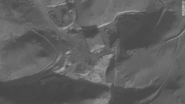 イスラエルによる空爆の標的となった四角形の原子炉（中央）