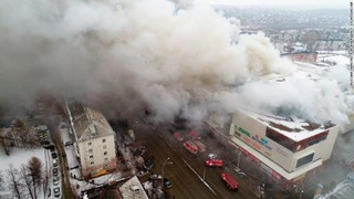 ロシア・ケメロボの商業施設で火災が発生し、死傷者が出ている