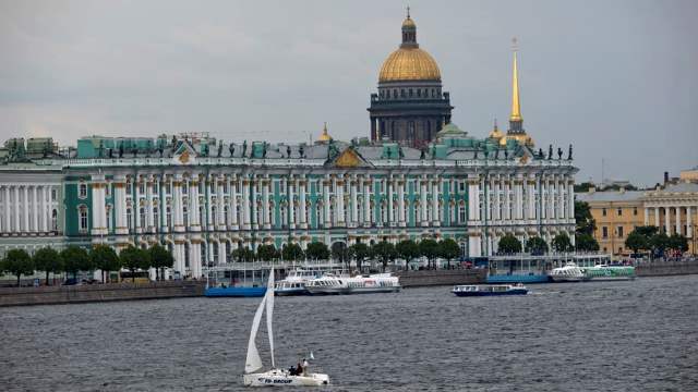 ロシア大使館が、サンクトペテルブルクなどにある米領事館の閉鎖について、投票を募っている