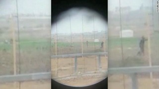 イスラエル軍兵士がパレスチナ人男性を狙撃したとされる映像