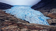 観光で氷河を楽しむこともできる