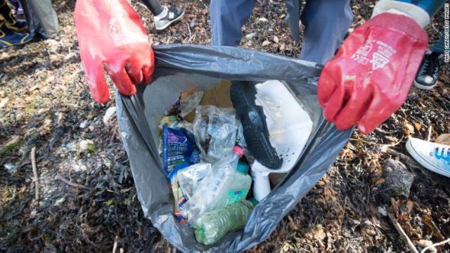 英政府がプラスチック製ストローやマドラーの禁止を提案