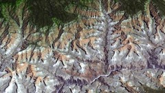米国のグランドキャニオン国立公園。アリゾナ州にある峡谷で国内屈指の知名度を誇る。赤茶けた岩の連なりは芸術品のようだ