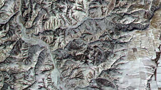 中国山西省の画像に写る万里の長城。紀元前3世紀にさかのぼるとされるこの建造物の総延長は2万キロを超える
