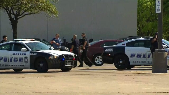 米テキサス州ダラスで警官２人が銃で撃たれ重傷＝KTVT
