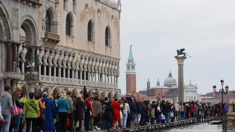 ベネチアは住民約５万人に対し年間観光客は３０００万人に上る＝Ｍａｒｃｏ　Ｓｅｃｃｈｉ／Ｇｅｔｔｙ　Ｉｍａｇｅｓ　Ｅｕｒｏｐｅ／Ｇｅｔｔｙ　Ｉｍａｇｅｓ