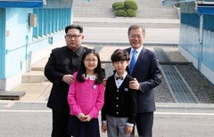 韓国の子どもたちと記念撮影