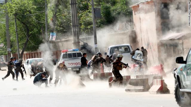 Cnn Co Jp アフガニスタンで自爆テロや銃撃 記者ら３１人が死亡