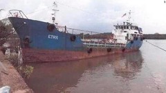 マレーシア当局、人身売買のタンカーを阻止　１３１人乗船