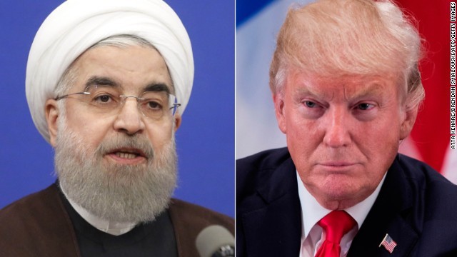 イランのロハニ大統領（左）とトランプ米大統領