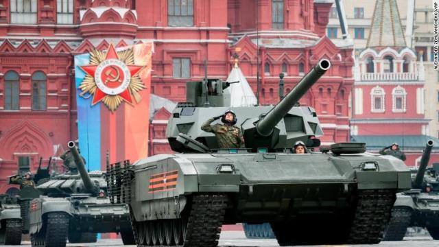 主力戦車の「Ｔ１４型」は、１５年の戦勝記念パレードで初めてお披露目した