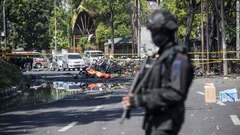 教会の自爆テロ、実行犯は夫婦と子どもたち　インドネシア