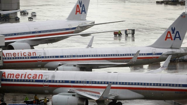 アメリカン航空が機内に同伴できる介助動物について新しい規定を導入する