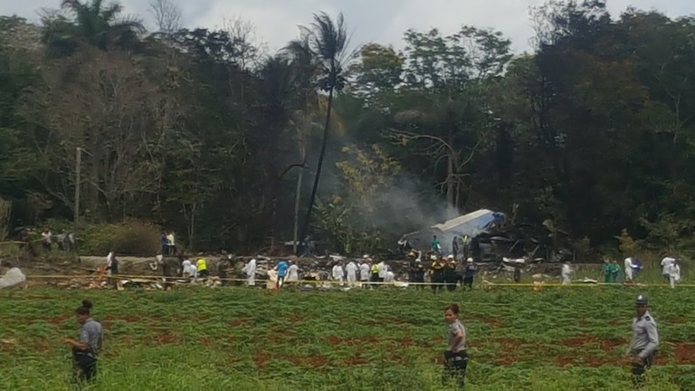 キューバで発生した旅客機の墜落事故で、死者は１１０人に達した