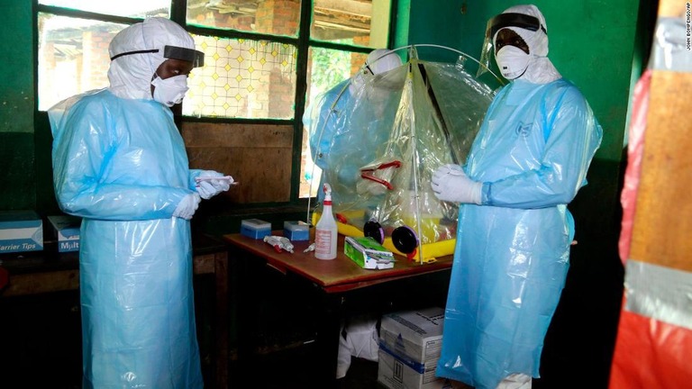 エボラ熱の感染拡大阻止へ向け、実験段階にあるワクチンの供給が始まる