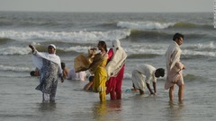 パキスタンで猛暑、死者６５人の情報も