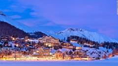 冬のリゾート地として名高いスイス・サンモリッツの街並み