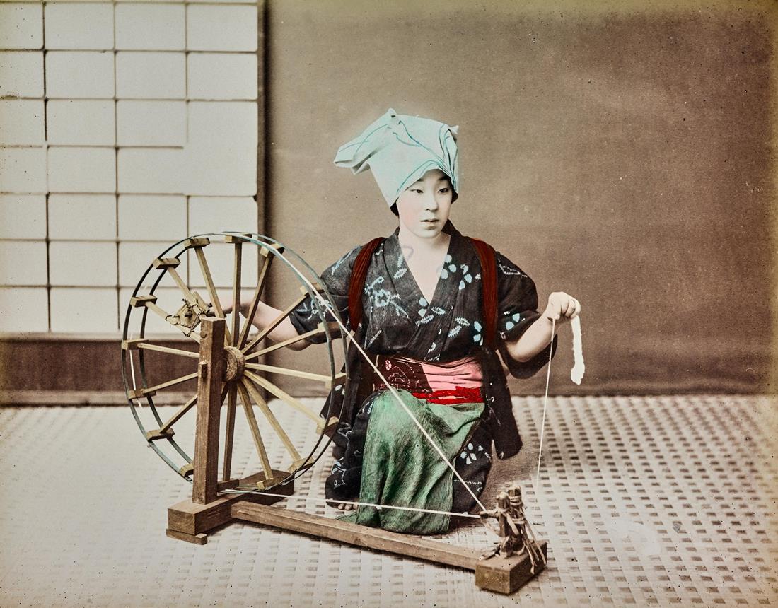 １９世紀日本の彩色写真集を見る