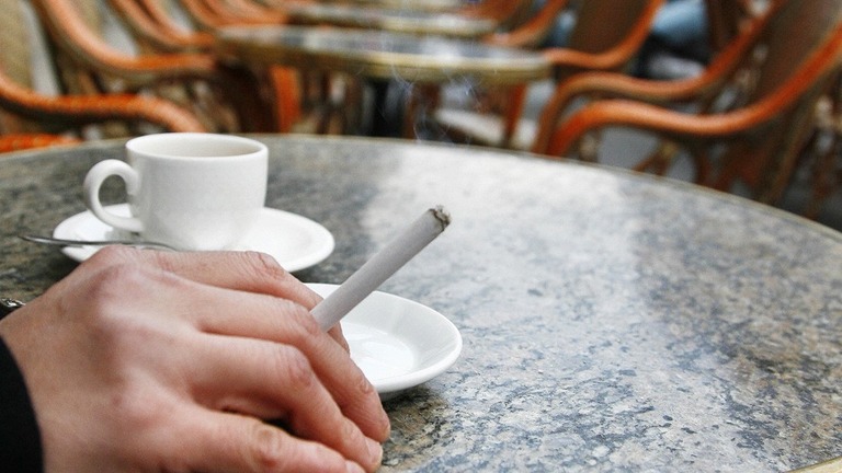 フランスで１年間で１００万人が禁煙した