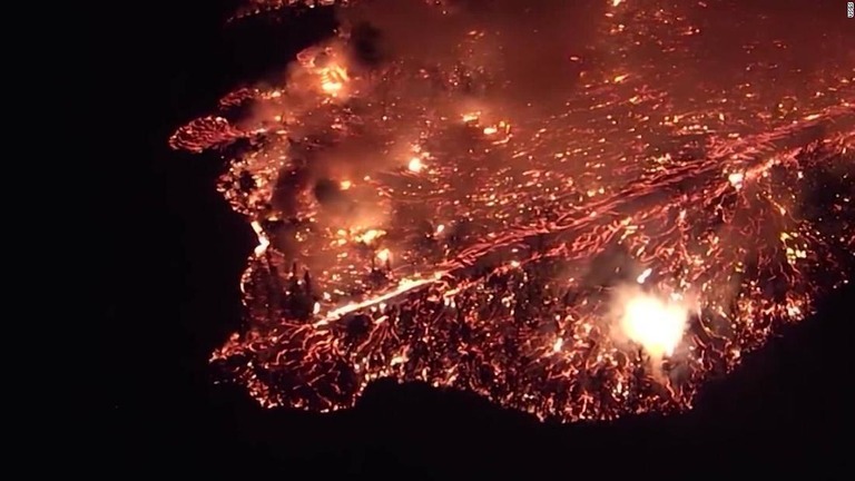 キラウエア火山噴火で噴出した溶岩流のために一部地域が孤立している