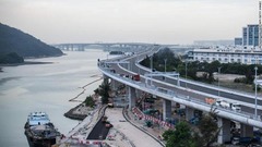香港国際空港と並んで走る道路。港珠澳大橋の開通で物流能力が高まるとの見方も出ている