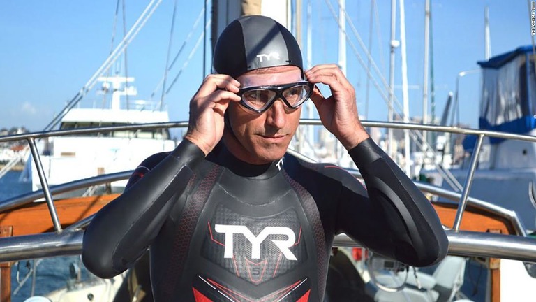 世界初となる泳ぎでの太平洋横断に挑むフランス人のベン・ルコントさん