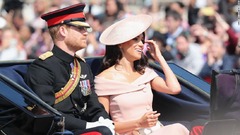 ヘンリー王子夫妻もエリザベス女王の誕生祝賀パレードに参加した