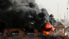 投票用紙保管の倉庫で火災、議会選挙の再集計前に　イラク