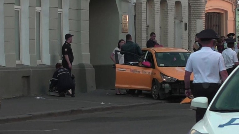 モスクワでタクシーが暴走し、負傷者が出た