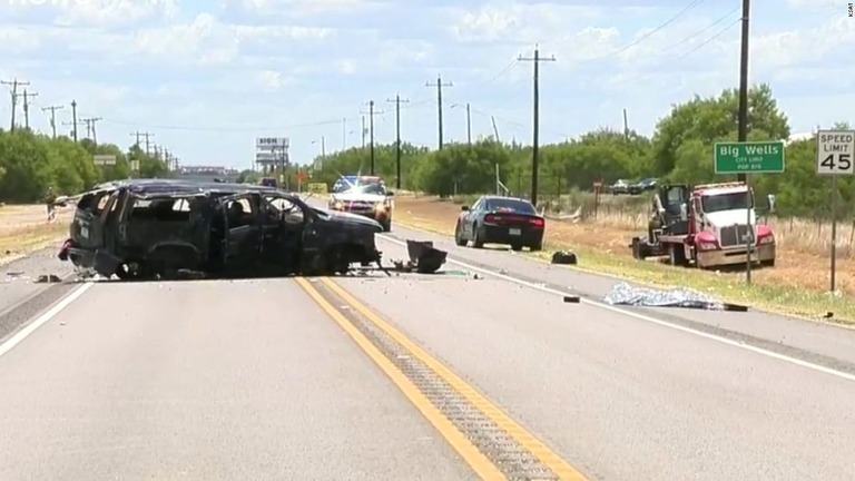 米テキサス州で不法入国者らを乗せた車が横転し、５人が死亡した