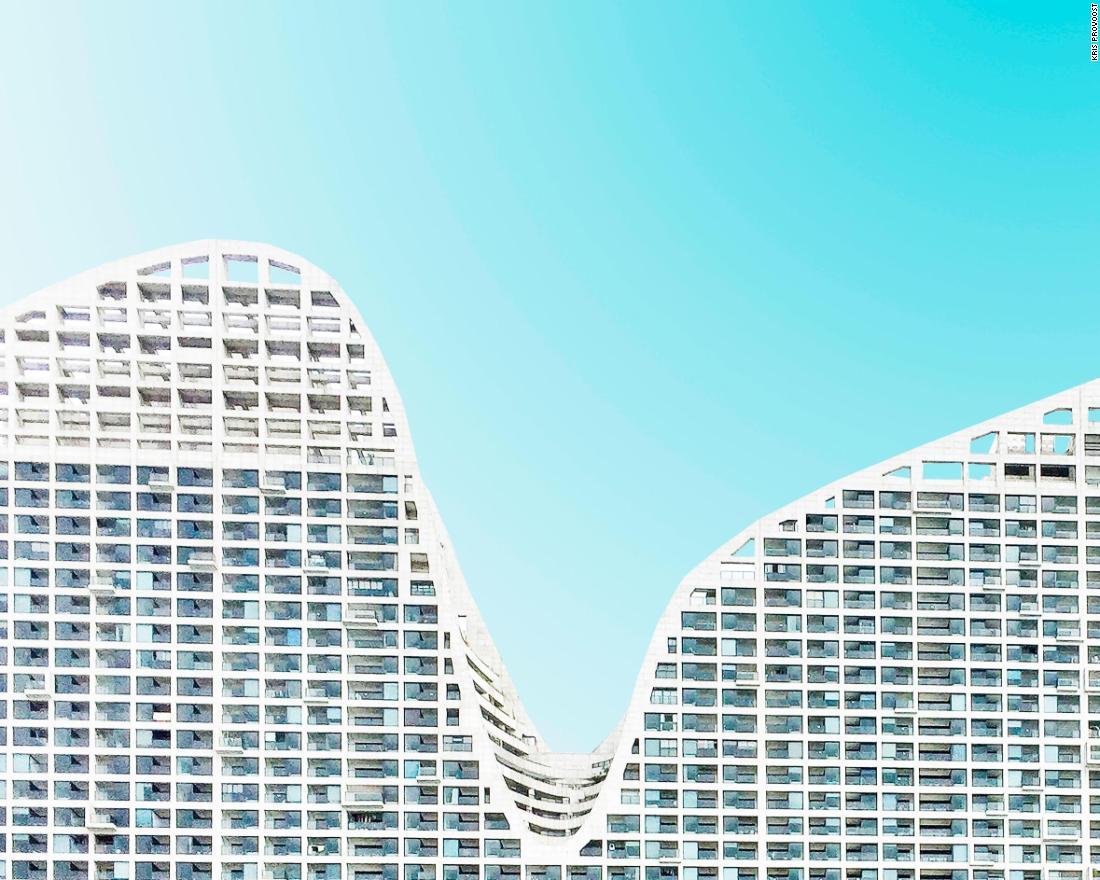 Fake Hills(北海) MAD Architects設計。プロボースト氏はより知名度の低い都市の建築プロジェクトも追った。これは集合住宅の建物=クリス・プロボースト氏提供
