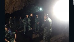 サッカーチームの少年ら１３人行方不明、洞窟内に閉じ込めか　タイ