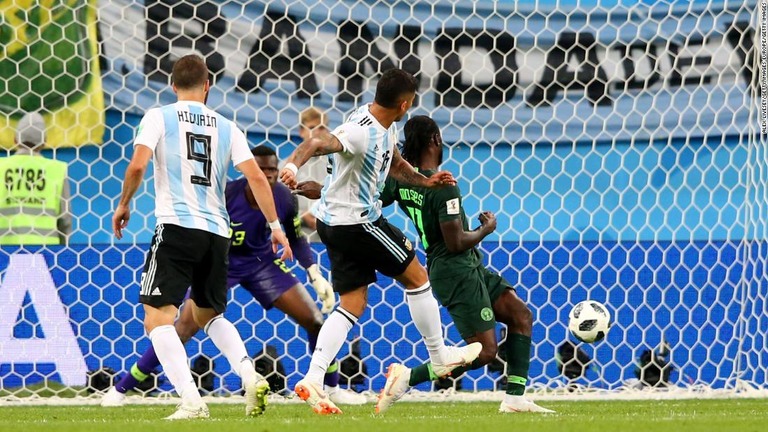 アルゼンチンがロホのゴールで決勝トーナメント進出を決めた