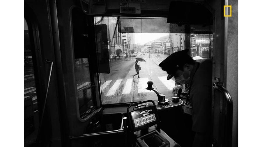 「都市」部門の最優秀賞には雨の長崎の風景を捉えたヒロ・クラシナさんの作品が入った＝Hiro Kurashina/ National Geographic Travel Photographer of the Year Contest提供