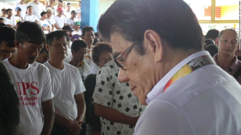 薬物犯罪への強硬姿勢で知られていたフィリピンの市長が式典中に狙撃された