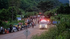 タイ洞窟閉じ込め　救出作業続く、焦点は少年らの健康状態へ
