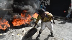 ハイチで大規模デモ続く、滞在中の米国人に警告