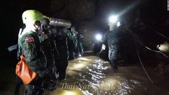 タイ洞窟、１３人全員を無事救出　困難な潜水切り抜け生還