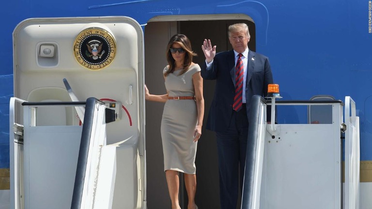 トランプ米大統領は１２日、英国に到着した
