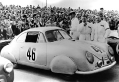 ポルシェ初の量産車３５６のレース仕様車。ルマン２４時間耐久レースやリエージュ・ローマ・リエージュ長距離ラリーでの勝利で、世界中から注目される車となった