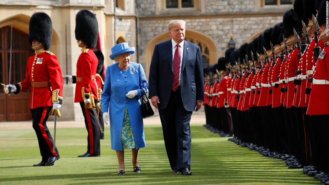 エリザベス女王とトランプ大統領/Pablo Martinez Monsivais/AP