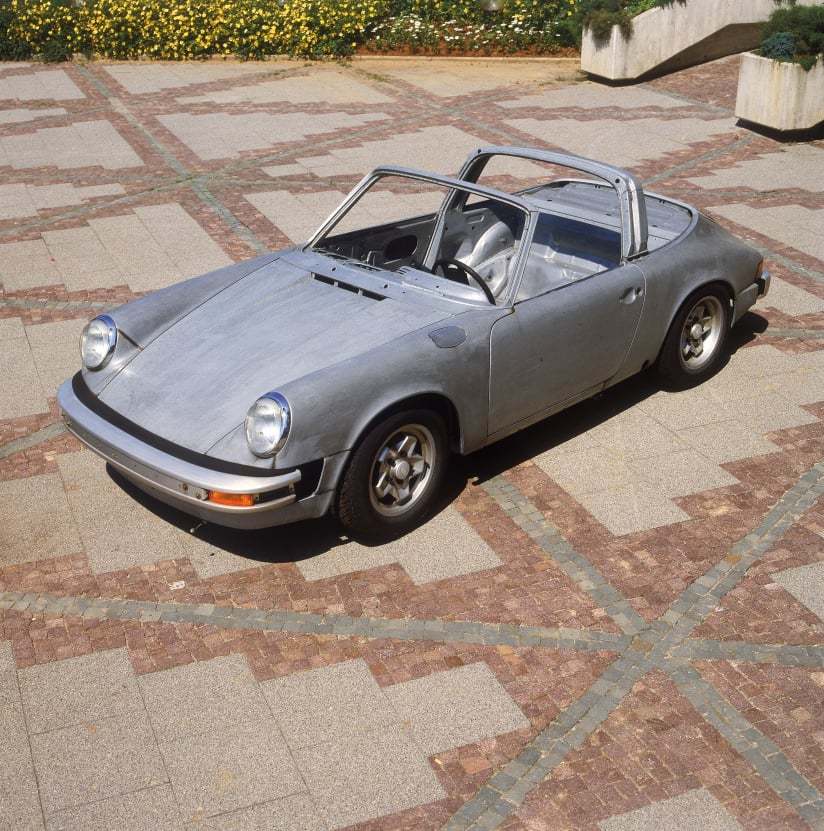 ポルシェは１９７０年代中旬にも９１１の設計や性能関連の開発を続け、Ｇ、Ｈ、Ｉシリーズを製造