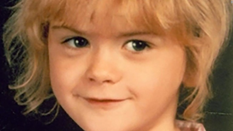 ３０年前に８歳の女の子が強姦、殺害された事件で容疑者が逮捕された/FBI