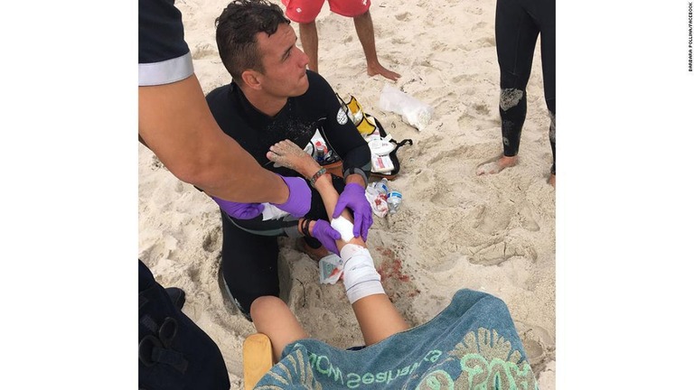 １２歳の少女がサメによるものとみられる襲撃によりけがをした/Barbara Pollina/Facebook