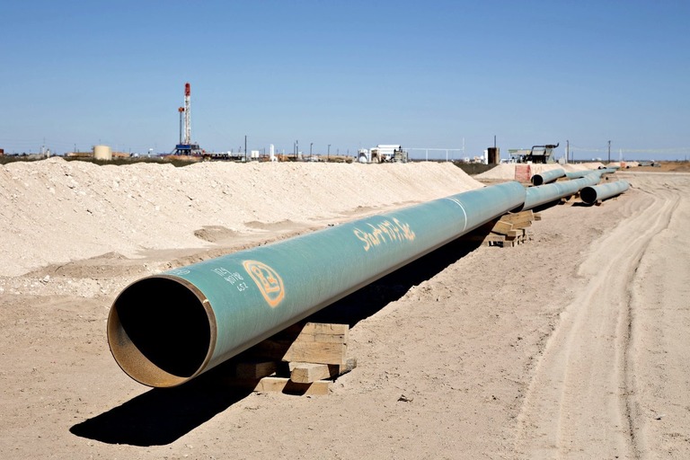 パーミアン盆地では、生産された原油のための送油管不足が深刻化/Bloomberg via Getty Images