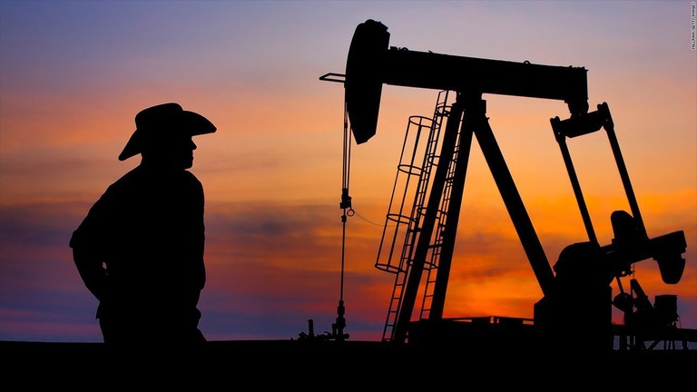 米テキサス州の原油生産が中東の産油国を上回るペースで急拡大している/Millraw/Getty Images