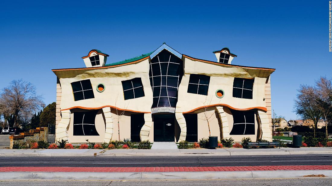 奇抜なデザインが目を引く南カリフォルニア名物の「ロードサイド建築」