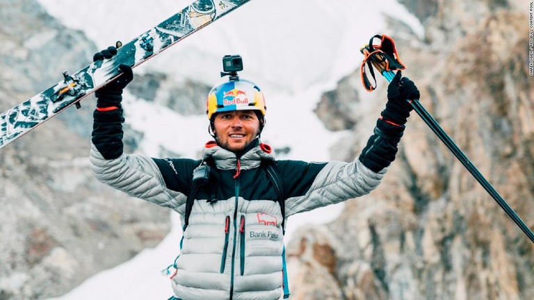 アンジェイ・バルギエルさんが世界で初めて、Ｋ２の山頂からベースキャンプまでスキーで滑り降りることに成功した/Marek Ogien / Red Bull Content Pool