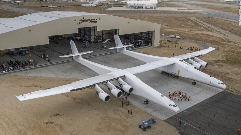 ストラトローンチは２０１９年に初飛行が実現すれば、世界最大の翼幅を持つ航空機となる/Stratolaunch Systems Corp