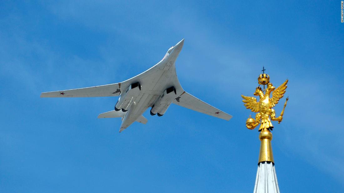 ツポレフＴｕ１６０：旧ソ連向けに開発された最後の戦略爆撃機で、戦闘航空機、超音速機、後退翼機として世界最大の規模を誇る/AFP/Getty Images